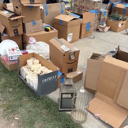 A Ton Of Wedding Decor *not Free*