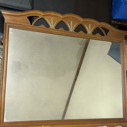 Large mirror/vanity/for back of Dresser 