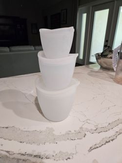 Silicone measuring cups