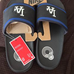 NIKE SLIDES