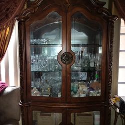 China Cabinet  Curio