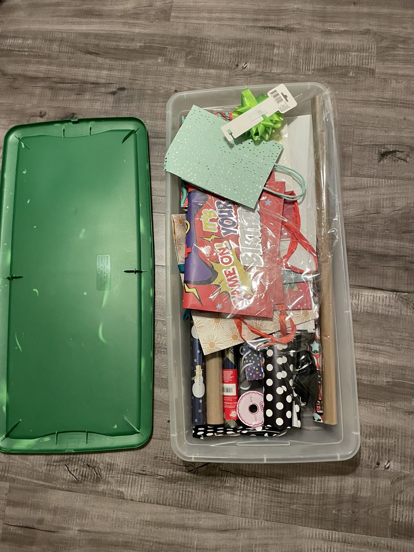 Sterlite Wrapping Paper Container Box With Lid And Grift Wrap