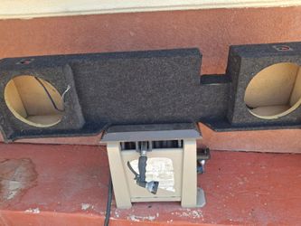SPEAKERS BOX CAJA PARA BOSINAS 10 INCHES PARA CHEVY SILVERADO GMC SIERRA GOOD CONDICIÓN ABLO ESPAÑOL