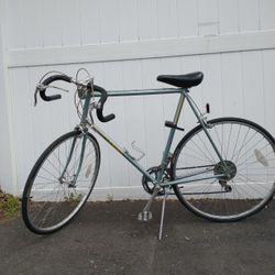 LIKE NEW SCHWINN WORLD SPORT ROAD BIKE