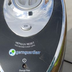 Air Purifier W/ filters (4)