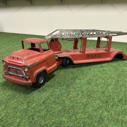 Vintage 27” Original Buddy L Pressed Steel “1950’s” GMC 550 Ladder Fire Truck Toy