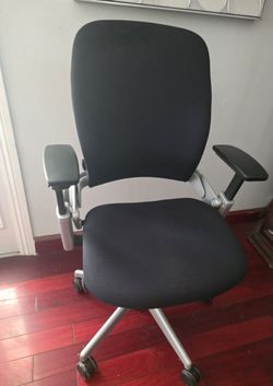 Steelcase leap V2 Platinum Frame Gray black chair office