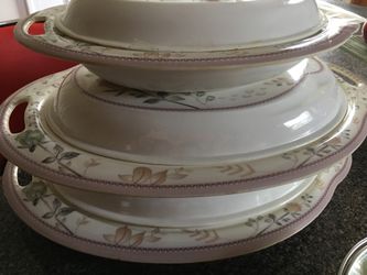 Brand new 6 piece serving dishes with top nice for kitchen for dining.