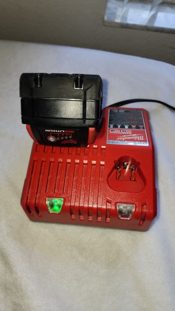 Vacuum, Charger And Battery Milwaukee for Sale in Spring Hill, FL OfferUp