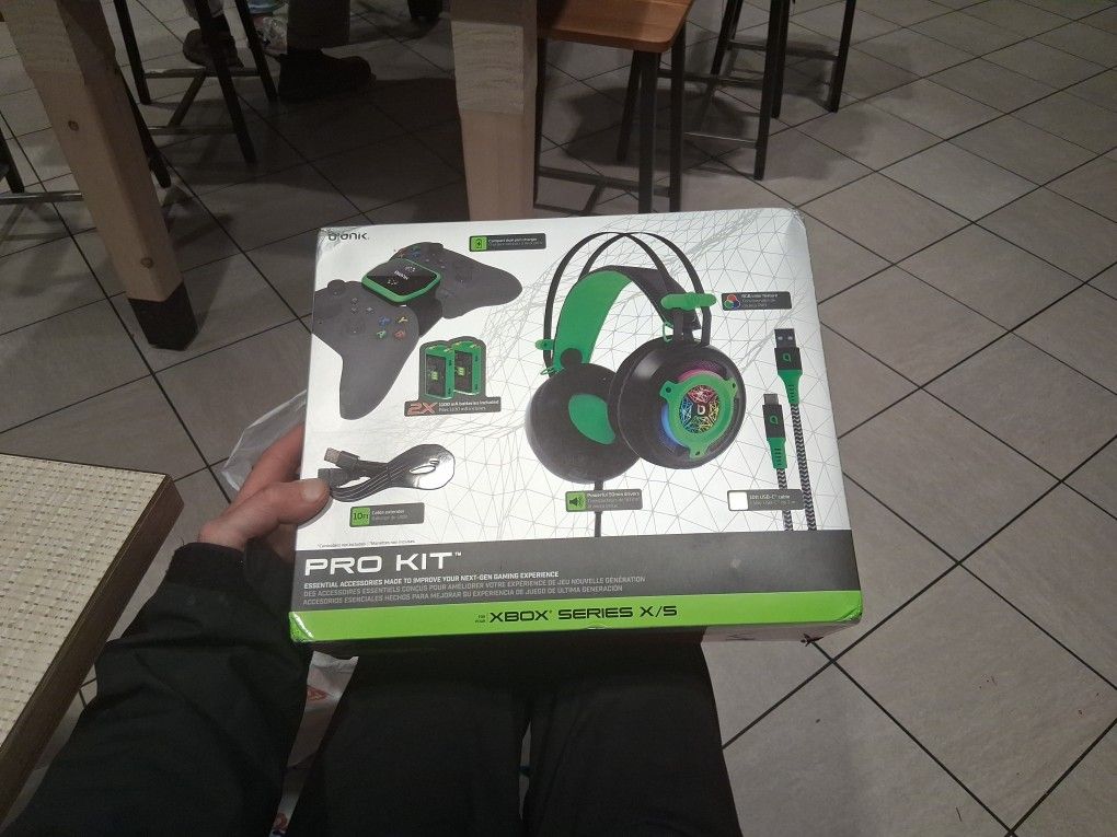 Brand New Xbox S/X SERIES PRO ACCESSORIES KIT