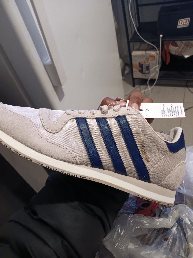 Selling Adidas Originals Galaxy OG Men’s Athletic Shoe Gray Sneakers