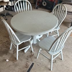 Soild Oak Recently Chalk Painted Dinning Room Table With 4 Chairs