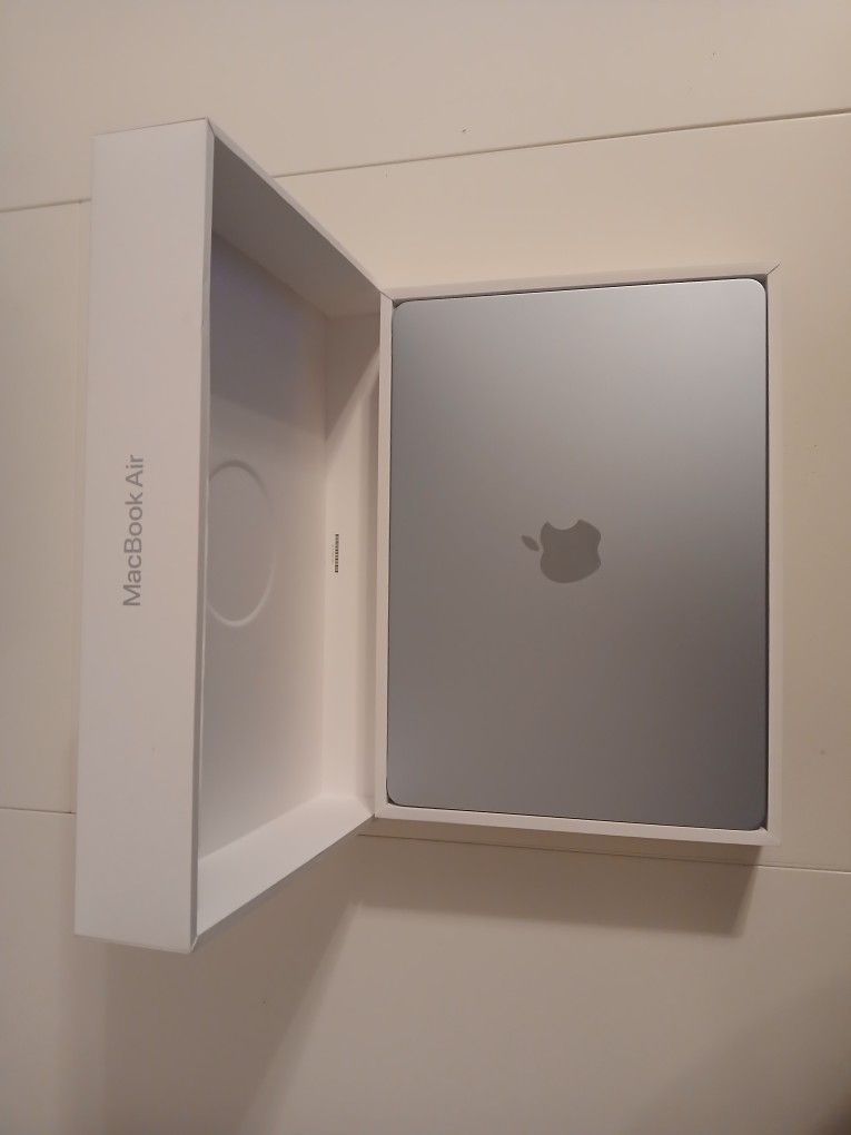 MacBook Air Model A3240