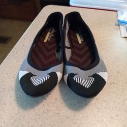 Ladies Sketcher Size 9 Flats 