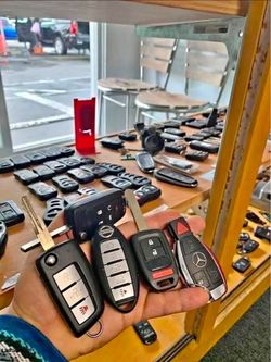 Cars key / remotes / Smart Keys / Llaves de Carro / Controles / FOBIKS