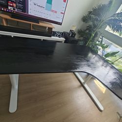 IKEA Bekant Corner Desk – Adjustable Height (Right Return) – Black Top, White Legs