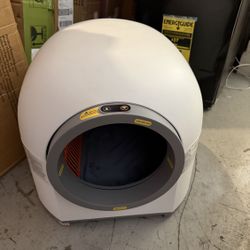 Self cleaning cat litter box