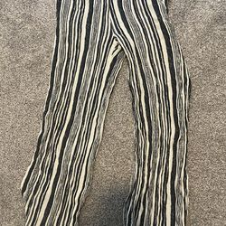 women’s vacation black-and-white pants