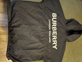 MEDIUM BURBERRY WINDBREAKER (barely worn)
