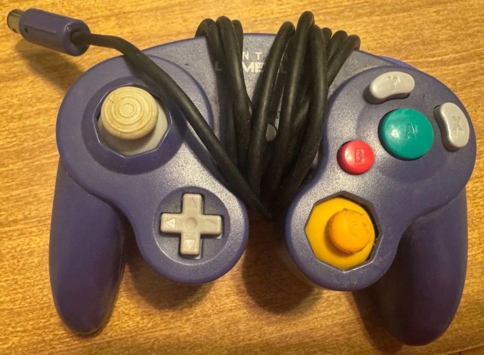 NINTENDO GAMECUBE CONTROLLER