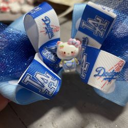 Hello Kitty dodger Bows ! 