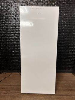 HISENSE STANDUP FREEZER w/WARRANTY! R3724A