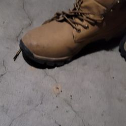 Men work boots in excellent condition size 13 not steel toe