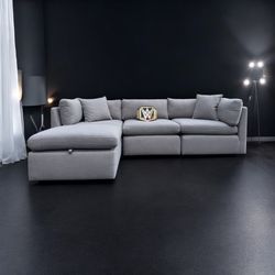 Beautiful Grey Sectional ( Free Delivery 🚚)