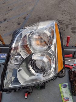 06___ 11. Cadillac DTS Headlight HID L.