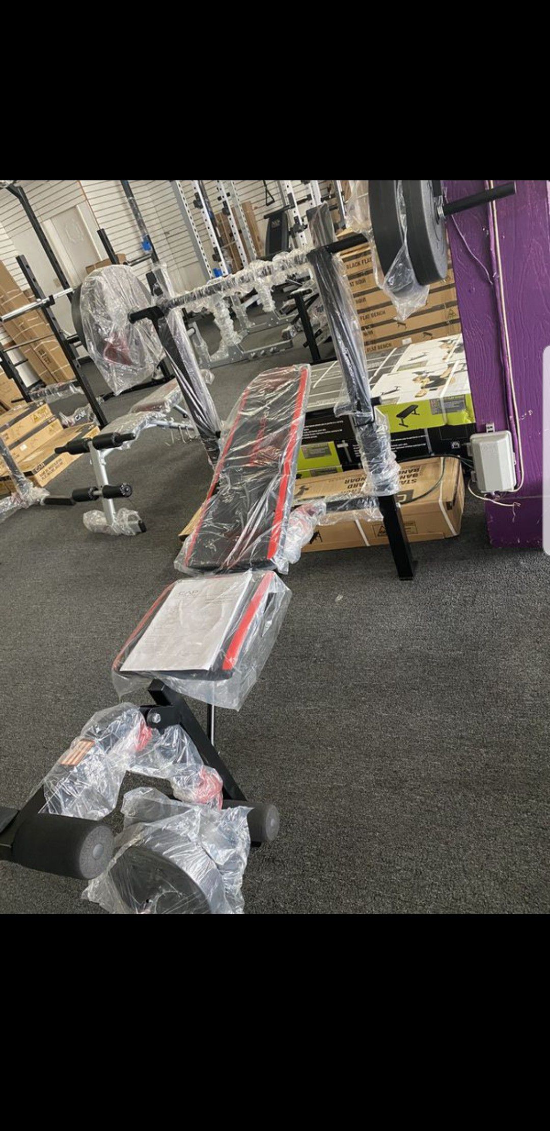 New Weight Bench with legs / extensions and barbell with 100 lbs of WEIGHT 🏋️‍♂️🏋️‍♀️ Comes with 100LBS OF WEIGHT (2) 25LBS (2) 15lbs (2) 10 lbs