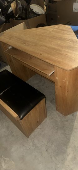 Computer desk