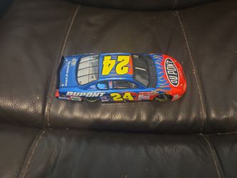 Jeff Gordon #24 DuPont Monte Carlo diecast car Collectible 