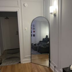 Standing mirror can be mounted as well