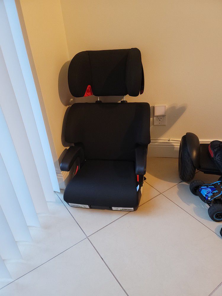 Clec Baby Seat And Booster Seat 2 In 1 In Hallandale 