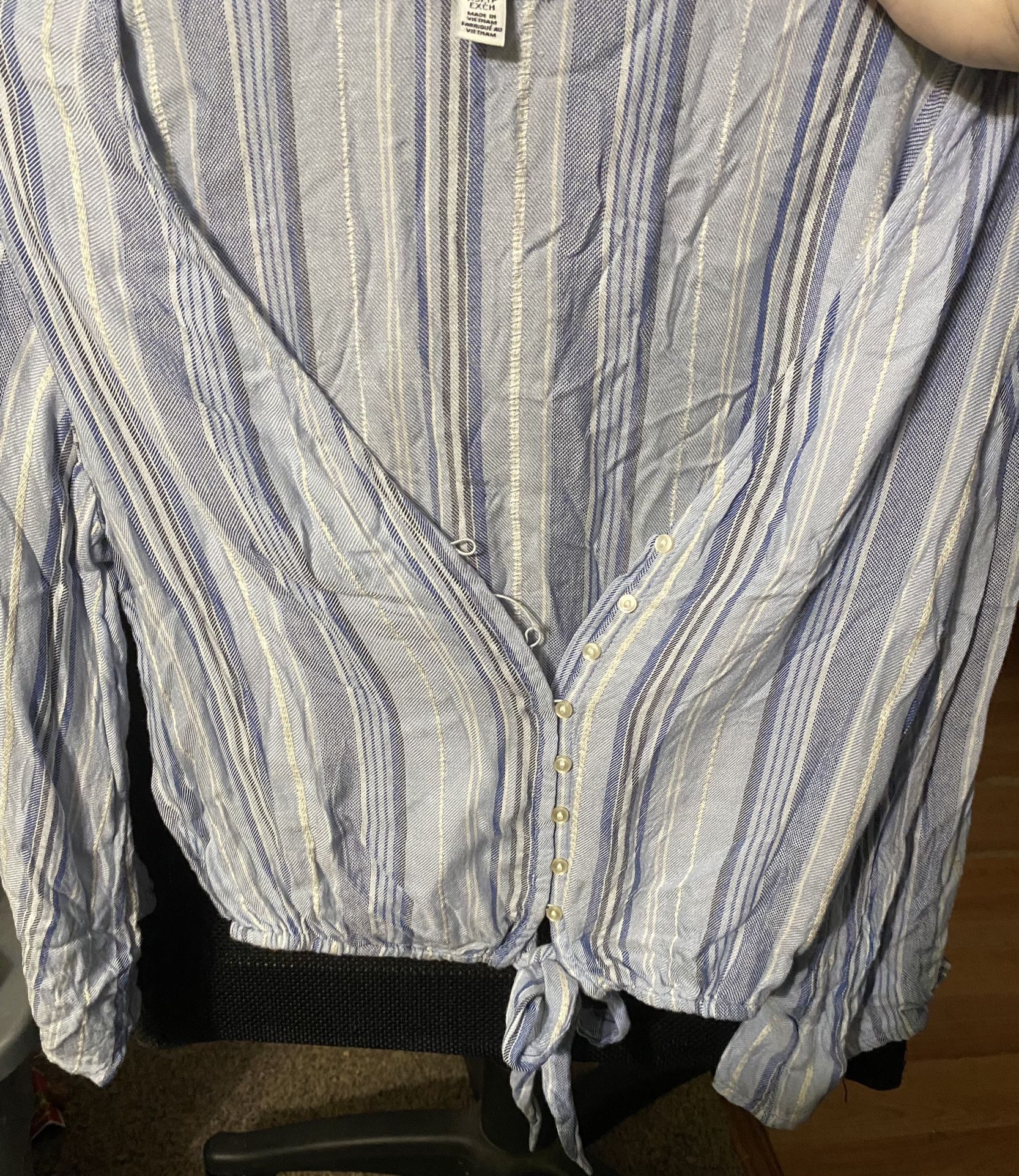 American Eagle XS Button Up Crop Top