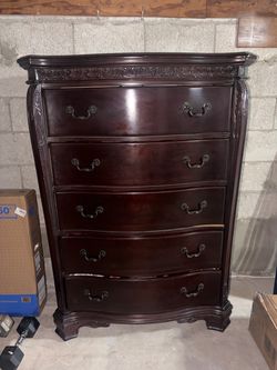 Traditional Dark Wood 5-Drawer Dresser with Ornate Carved Detail