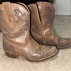 Women’s Cowgirl Boots Size 7.5