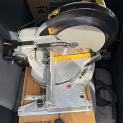 Dwalt Miter Saw