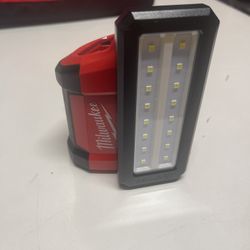 M12 ROVER Service and Repair Flood Light with USB Charging-New in Orlando Tool