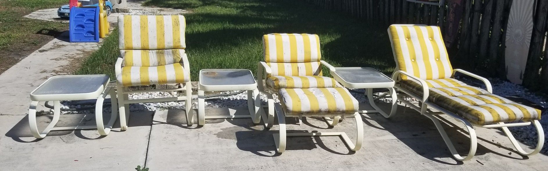 150 firm. Vintage tropitone patio furniture table set for Sale in Lake
