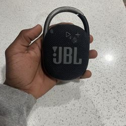 BL Clip 4 ultra-portable Bluetooth speaker