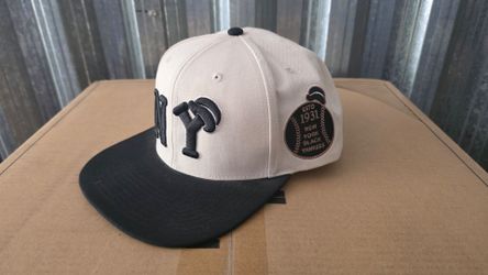 Rings & Crwns New York Black Yankees Snapback