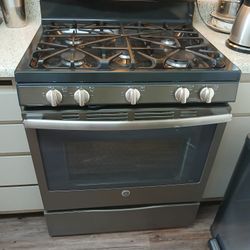 GE 30 IN. GAS STOVE