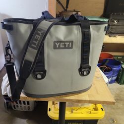 YETI HOPPER 30 COOLER