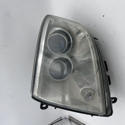 2005 to 2011 Cadillac STS Right Passenger Side OEM Headlight Lamp