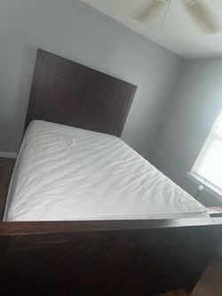Free Queen Bed, Moving tomorrow 5am! Newport News area