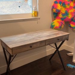 TARGET MODERN DESK 