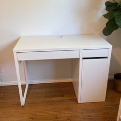 Ikea MICKE Desk 
