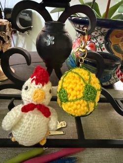 Llaveros de gallo pelota