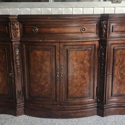Credenza/buffet
